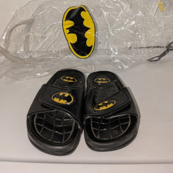 Batman Kids Slip on Sandals Size 2/4 New With Carry Bag Black and Yellow - Picture 12 of 12